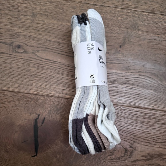 Nike Women's 6-Pair No-Show Training Socks Pack, Size Medium - NWT - Picture 4 of 8